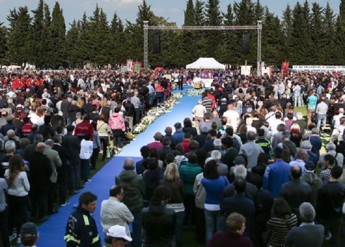 Michele Scarponi funerali: folla e lacrime, "addio capitano"