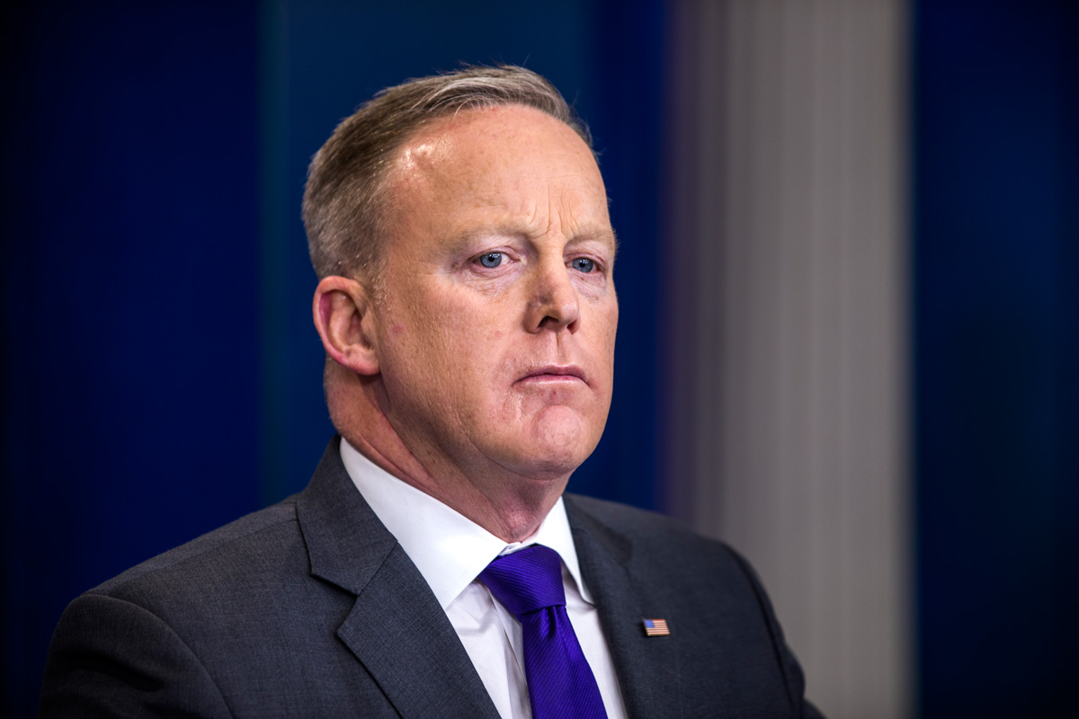 Usa, la gaffe di Sean Spicer: "Nemmeno Hitler usava gas come Assad". Poi si scusa