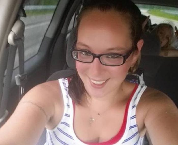 Mamma di due bambini si uccide in diretta Facebook: "Mi dispiace, devo andare..."