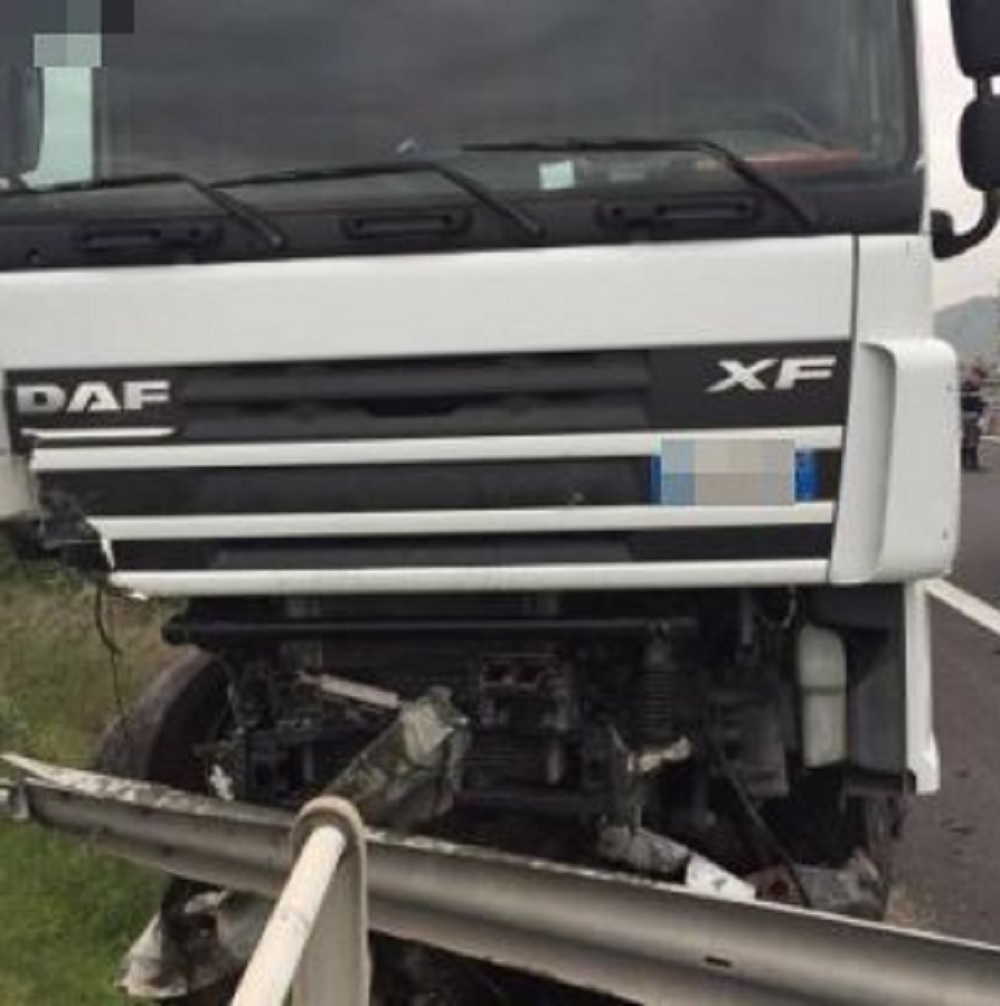 Asti, carabiniere salta in cabina e riesce a fermare un tir impazzito