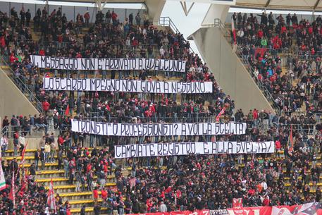 Bari: ultras annunciano contestazione all'allenamento di giovedì 13