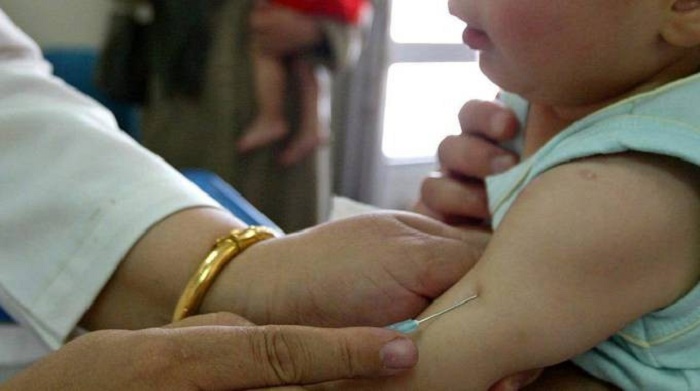 Treviso, infermiera fingeva di vaccinare bimbi e gettava le fiale: richiamati 500 piccoli pazienti