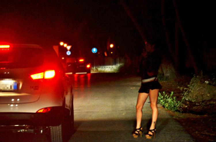 Pescara, prostituta affetta da Hiv e epatite C: Polizia avvisa clienti