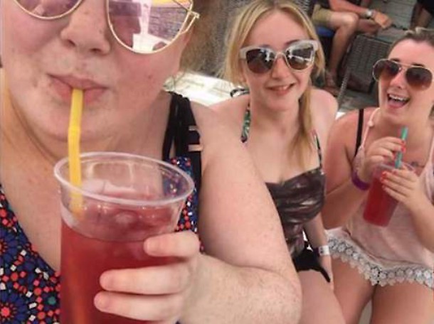 Beve 8 bicchieri di vodka e diventa cieca: nei cocktail c'era metanolo