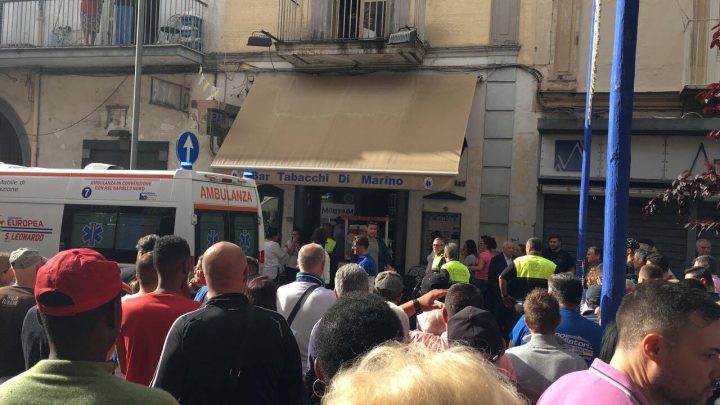Giugliano, duplice omicidio in tabaccheria: uccisi padre e figlio