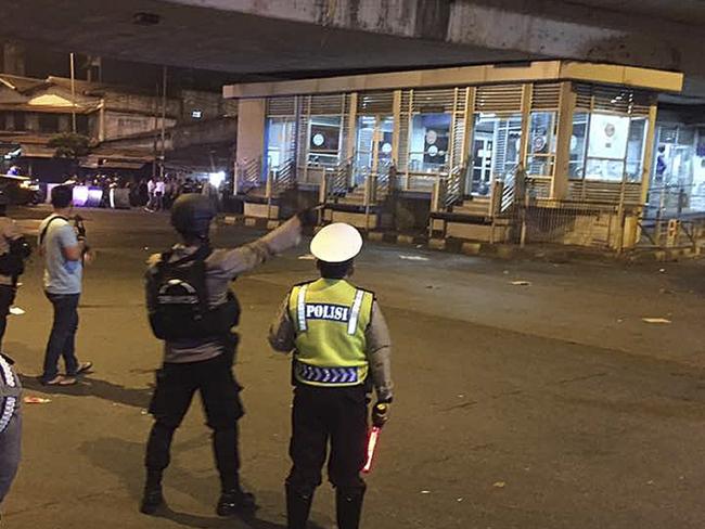 Indonesia, due esplosioni a Giacarta: ci sono vittime