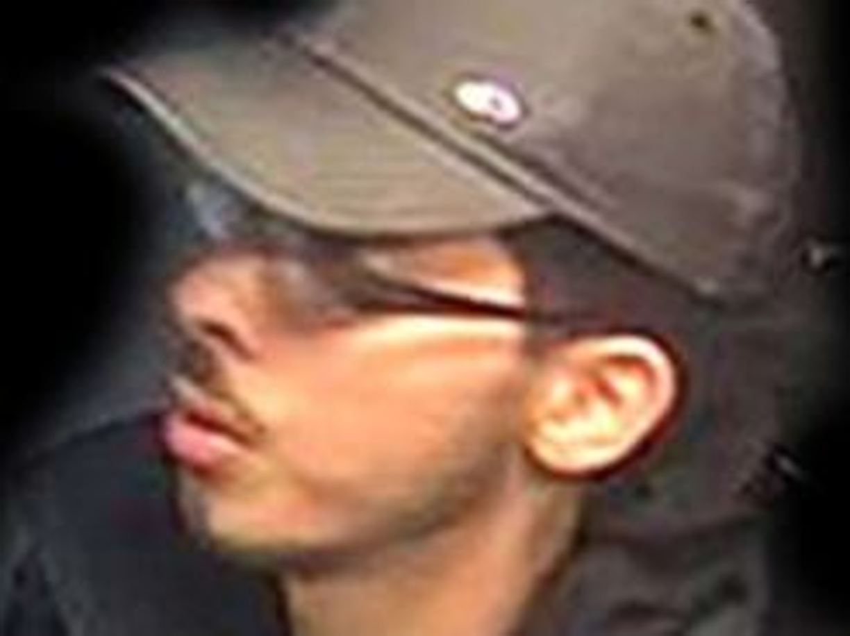 Manchester, cappellino e zaino con la bomba sulle spalle