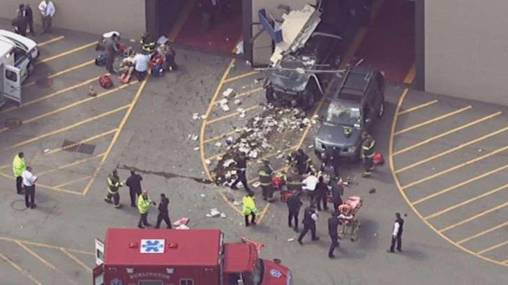 YOUTUBE Perde il controllo del Suv e travolge folla: tre morti a Billerica