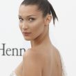 Bella Hadid, abito con spacco inguinale a Cannes