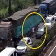 Ingorgo sull'autostrada, scatta rissa per noia
