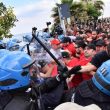 "No G7": scontri polizia antagonisti a Giardini Naxos
