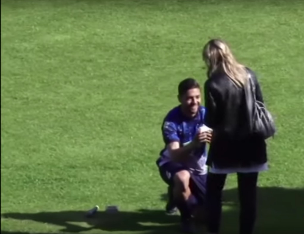 YouTube, Francesco De Rose-Maria Patrizia D'Onofrio: proposta di matrimonio allo stadio