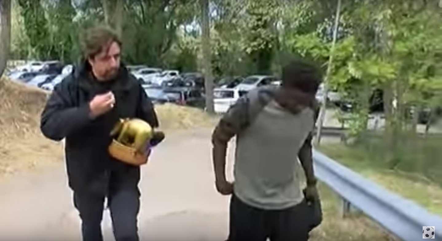 YouTube, Sulley Muntari rifiuta il Tapiro d'oro (VIDEO)