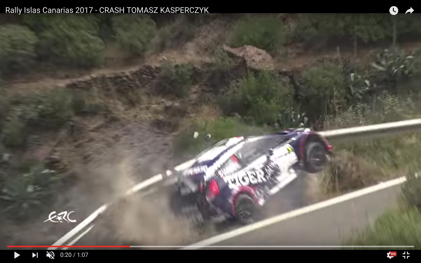 YouTube, rally: guard-rail salva la vita al pilota Tomasz Kasperczyk