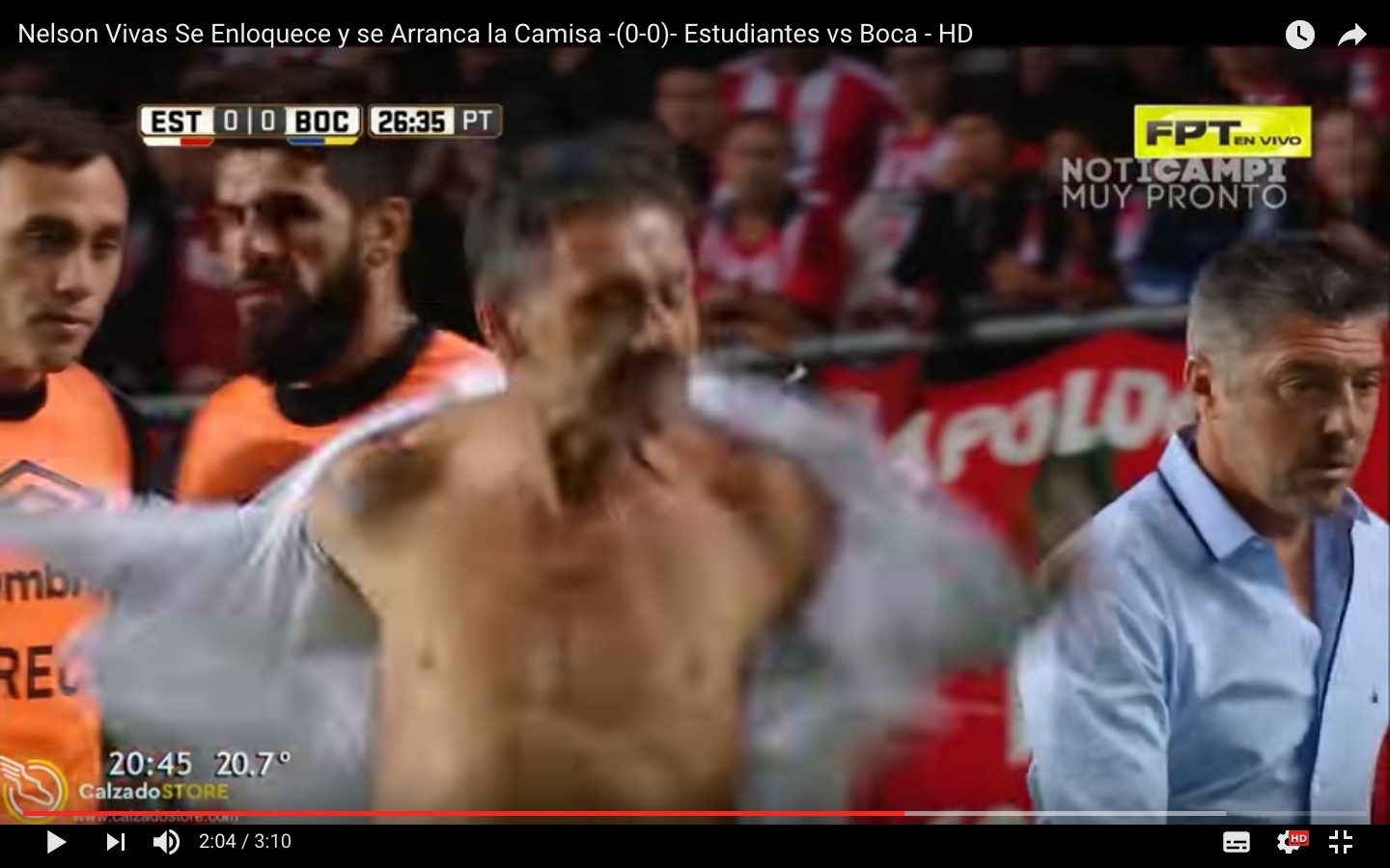 YouTube, Nelson Vivas si strappa camicia dopo rigore non dato