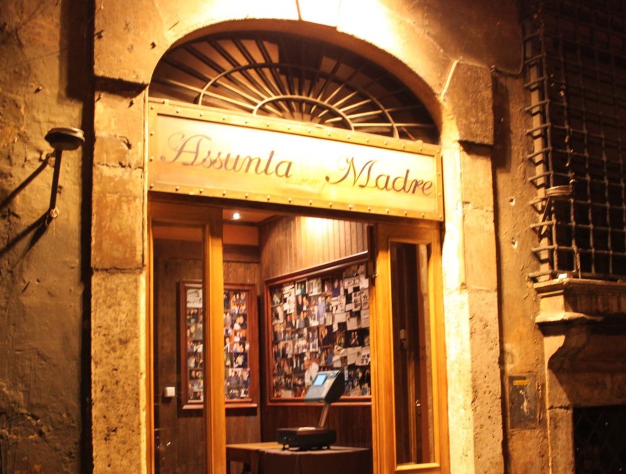 Roma, ristorante dei vip "Assunta Madre" sequestrato, arrestato il titolare
