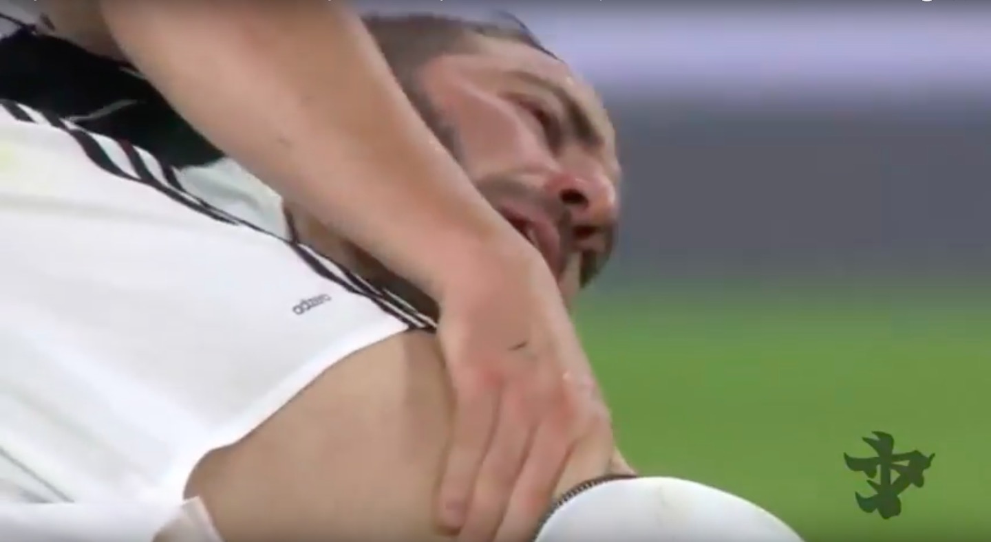 YOUTUBE Glik scalcia Higuain a terra in Juventus-Monaco