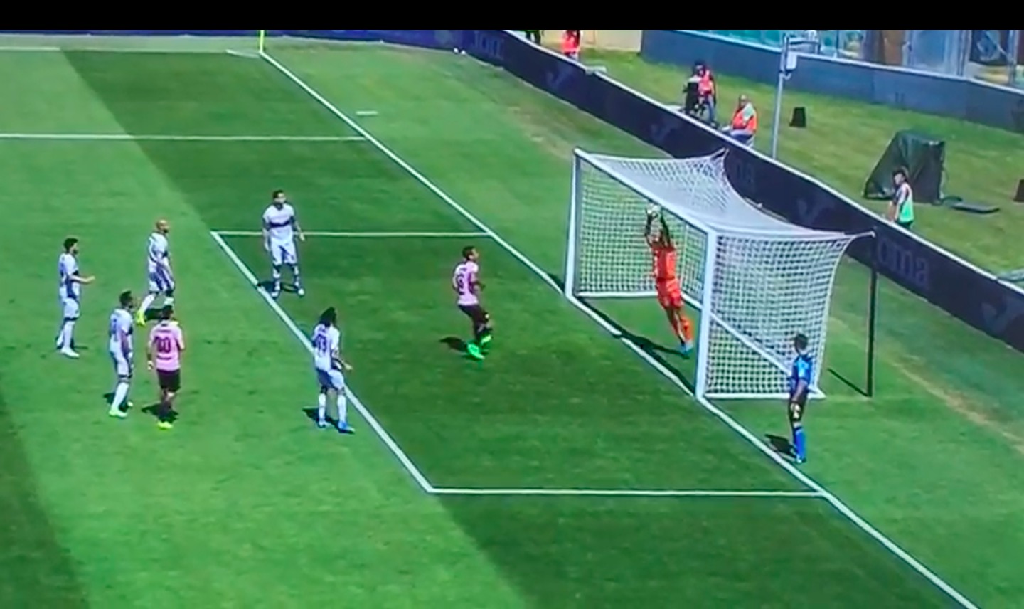 Lamanna video papera in Palermo-Genoa: Rispoli gol ringrazia
