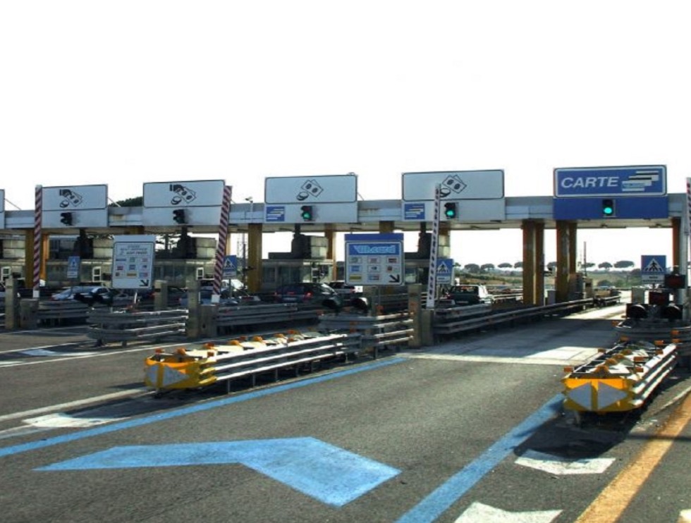 Napoli, suicidio in tangenziale: giovane si getta dalla rampa di accesso e muore