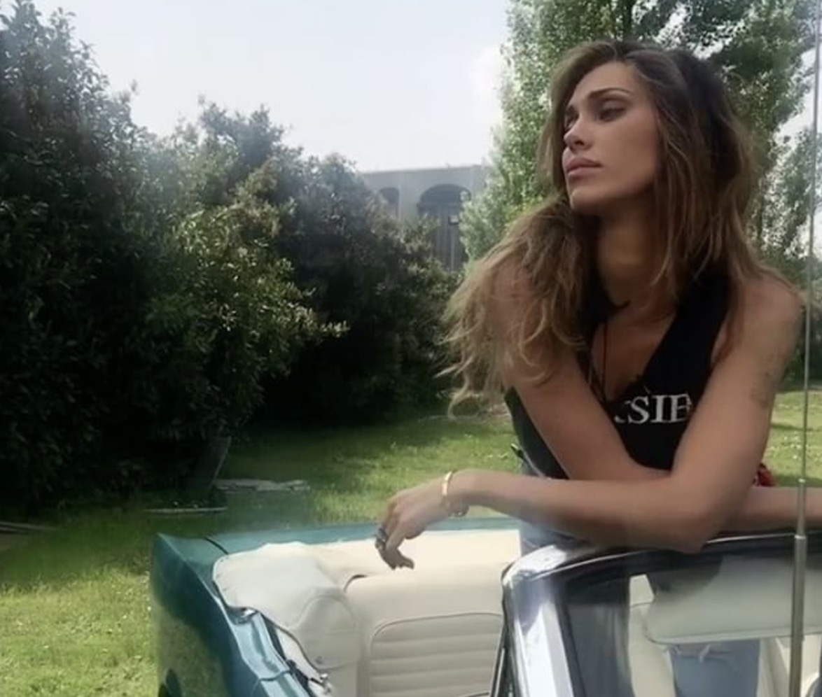 Enrique Iglesias e il post galante per Belen Rodriguez VIDEO