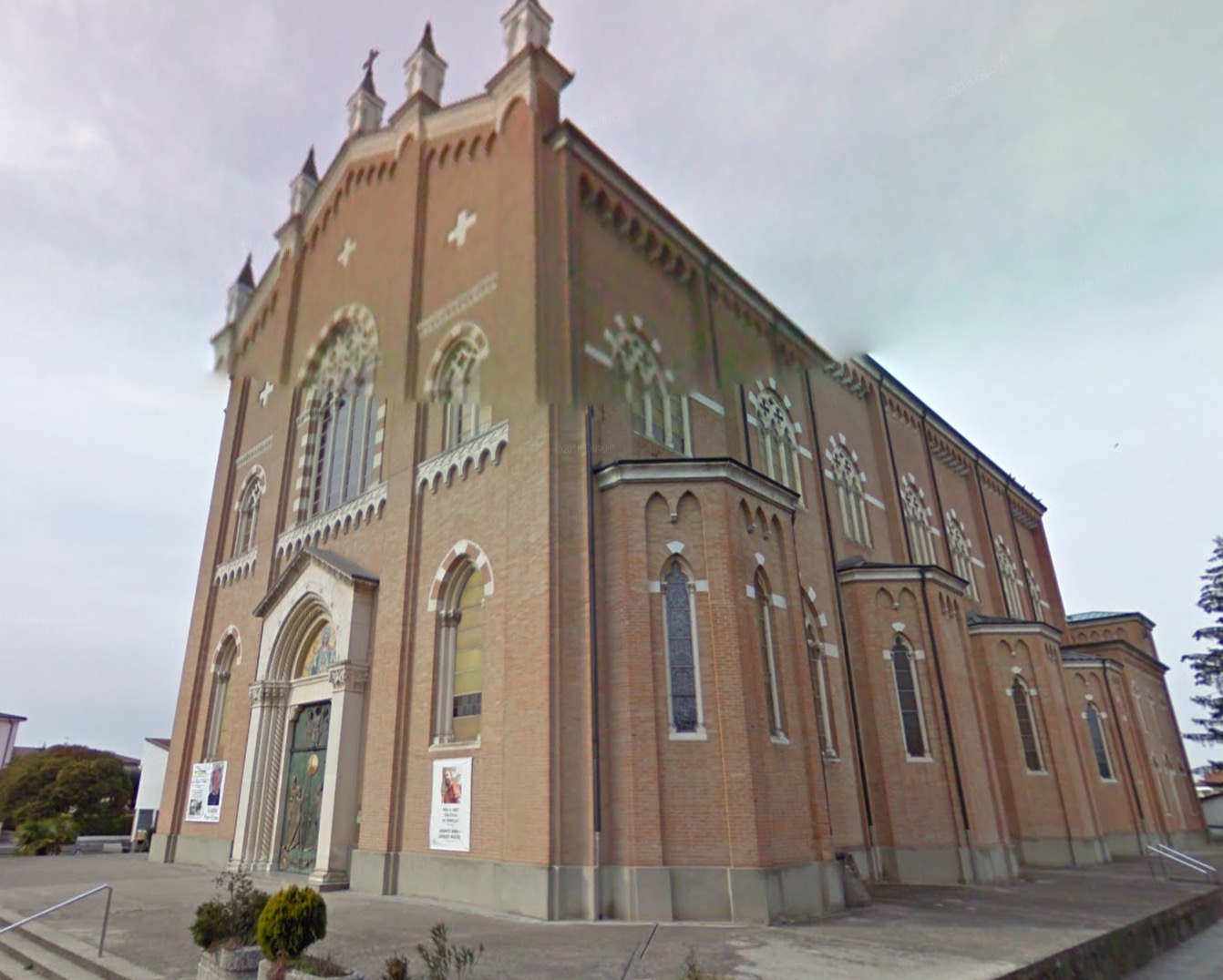 Fossò, derubava le parrocchiane durante la messa: arrestata