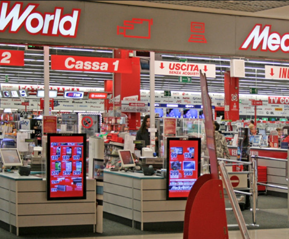Roma, vieta alla cassiera di andare in bagno. Direttore punto vendita Mediaworld sospeso