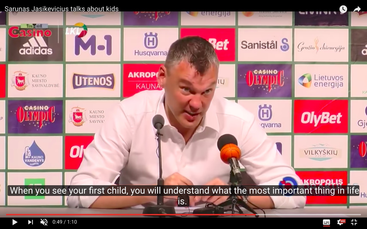 YOUTUBE Šarūnas Jasikevičius al giornalista: "Niente è più importante di un figlio"