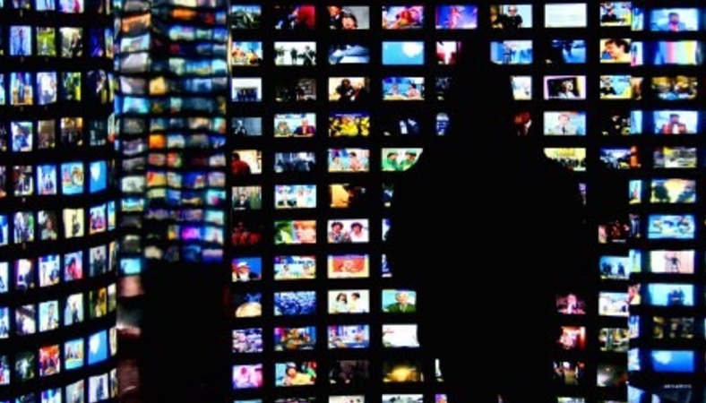 Tv e pubblicità, il "colpo di mano": Vincenzo Vita su Il Manifesto