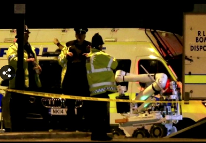 Attentato Manchester, Isis rivendica. Theresa May: "Temo altro attacco"