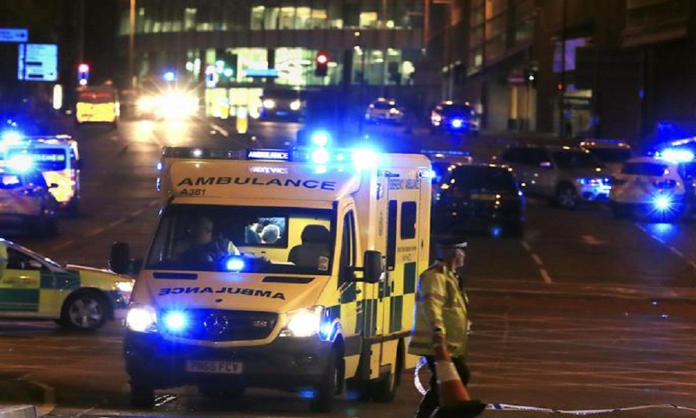 Attentato Manchester, il racconto di un senzatetto: "Una bambina non aveva più le gambe"