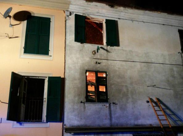 Genova, è morto anche il padre del bimbo lanciato dalla casa in fiamme