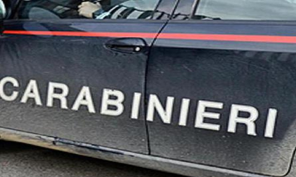 Rovigo: rapinato e picchiato bambino solo in casa, si salva fingendosi svenuto