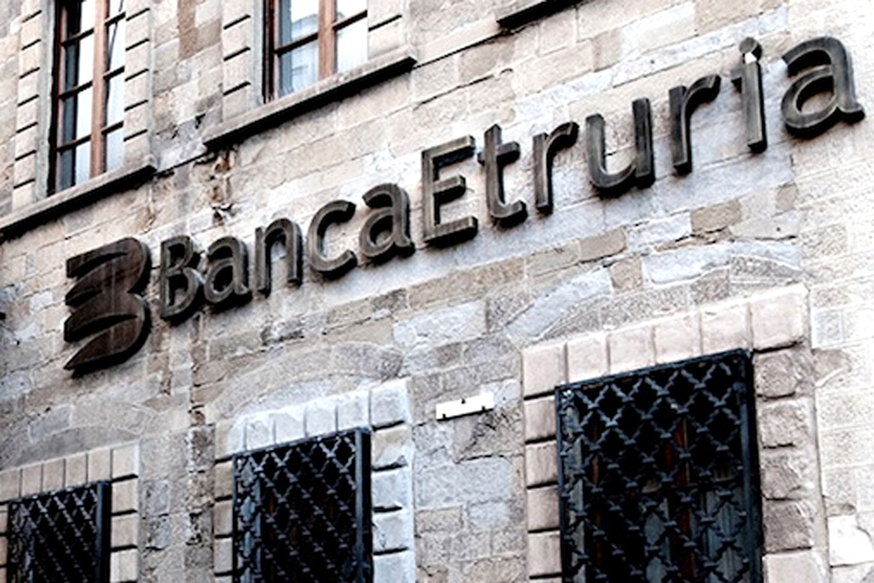 Ubi Banca: 1569 esuberi, tagliato un terzo del personale Banca Marche, Etruria e Carichieti