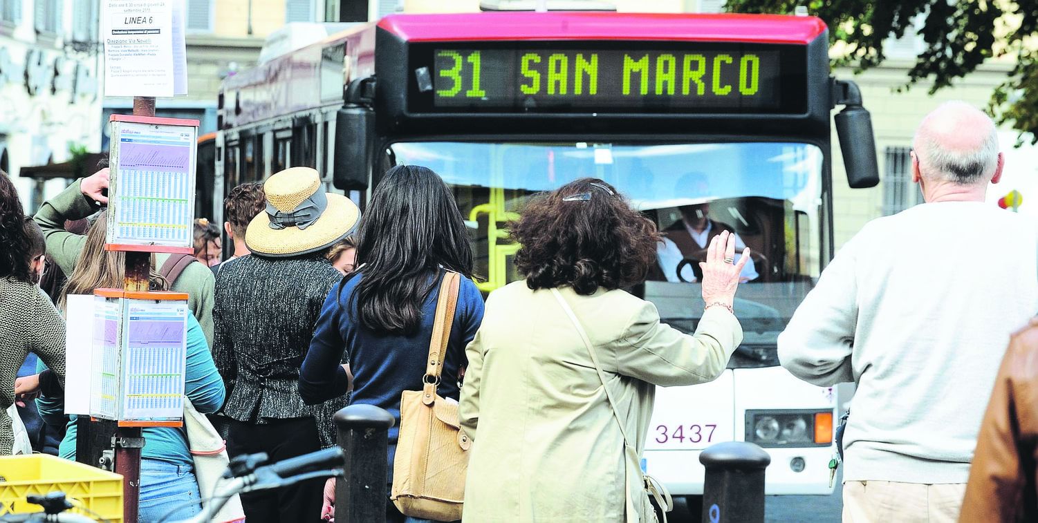 Bus in ritardo più di mezz'ora? Sarai rimborsato: passa l'emendamento Pd alla manovra