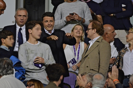 Matteo Renzi allo stadio per seguire la 'sua' Fiorentina (foto Ansa)