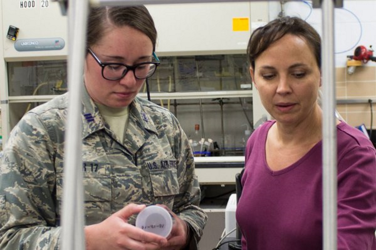 Un nuovo materiale per fermare i proiettili: l'invenzione della cadetta americana