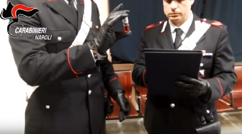 YOUTUBE Pozzuoli, prometteva rapporti ad anziani, poi li addormentava e li rapinava