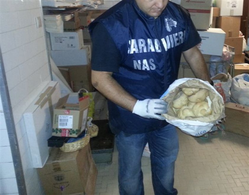 Vado Ligure, Asl chiude panetteria: nella farina c'erano escrementi di topo