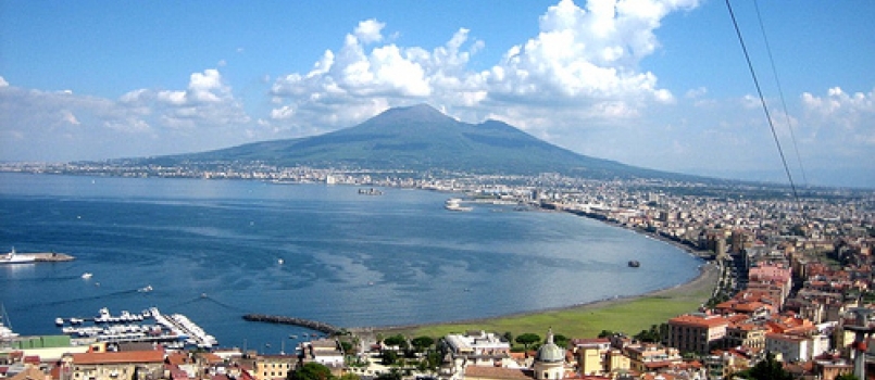 Castellammare di Stabia, sparatoria alla sagra dopo il concerto di Tony Tammaro: 2 ragazze ferite