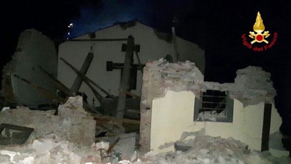 Vicopisano, esplode bombola del gas: rasa al suolo chiesa Castellare FOTO Un ferito