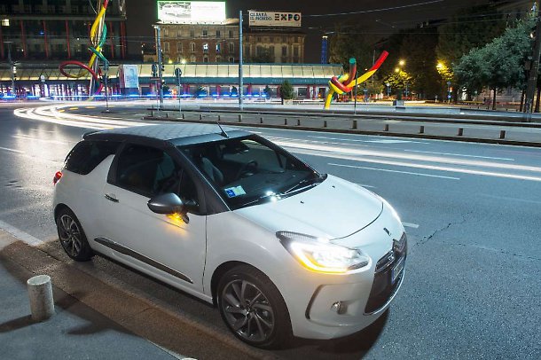 Terrorismo, polizia: "Due estremisti in fuga per l'Italia su una Citroen bianca"