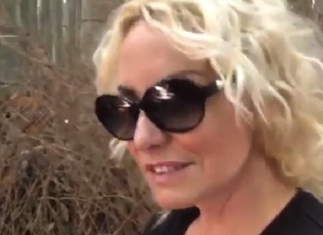 Antonella Clerici in Giappone: "Sono l'unica bionda e formosa, ma nessuno mi guarda"