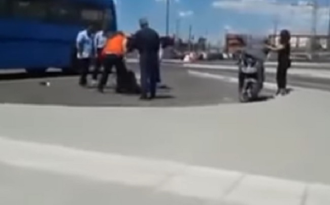 YOUTUBE Grosseto, clochard preso a calci e pugni dopo aver molestato una ragazza