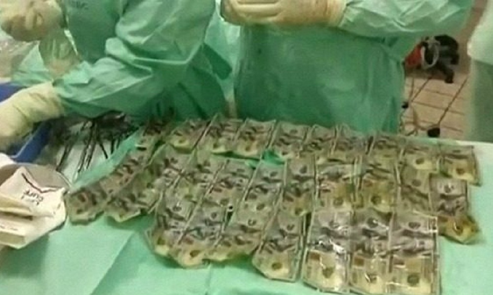 Scopre che il marito la tradisce, mangia 7.000 dollari risparmiati per le vacanze