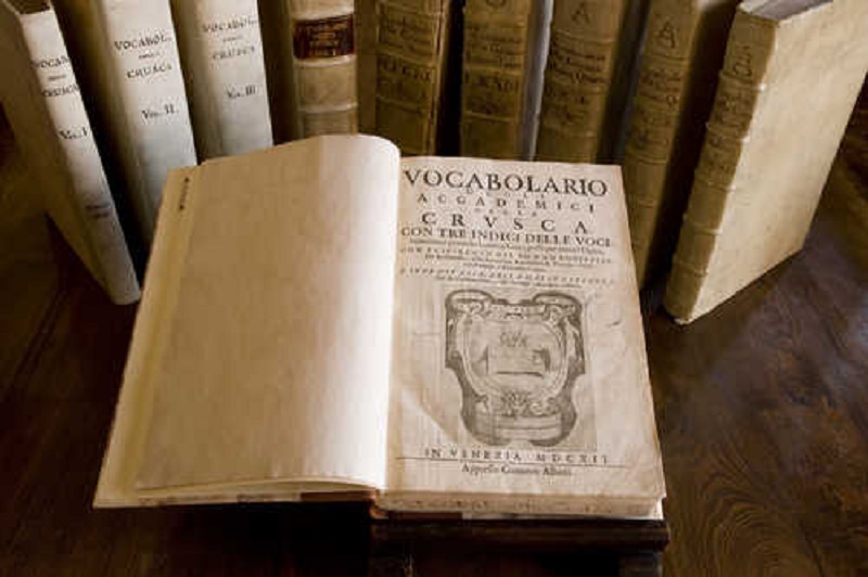 Cazziare, cazziatone e cazziata si possono dire. Accademia della Crusca sdogana i napoletanismi