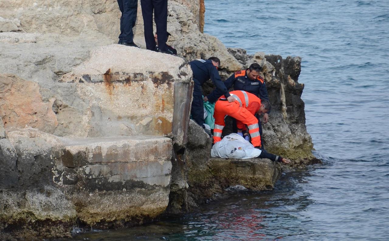 Monopoli, Giuseppe Dibello spinto dalla scogliera. Ragazzini fermati: "Era scherzo"