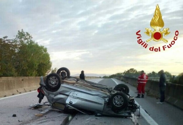 Donoratico (Livorno): tornano da discoteca e auto si cappotta: morti a 22 e 33 anni