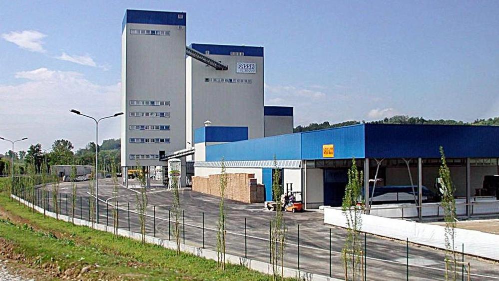 Calliano (Asti), operaio di 35 anni, muore stritolato dalla fresa in azienda