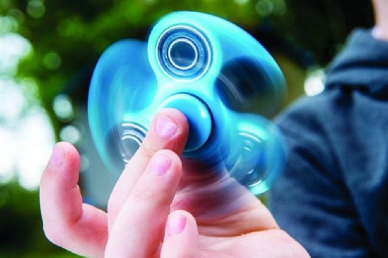 Fidget Spinner pericoloso: "Mio figlio ha quasi perso un occhio"
