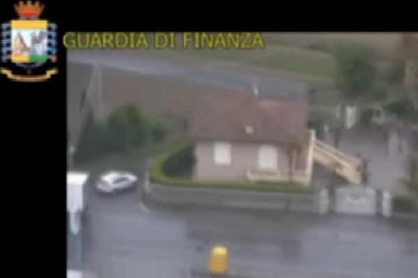 YOUTUBE Finanza sequetra beni per 2 milioni di euro a famiglia Rom "nullatenente"